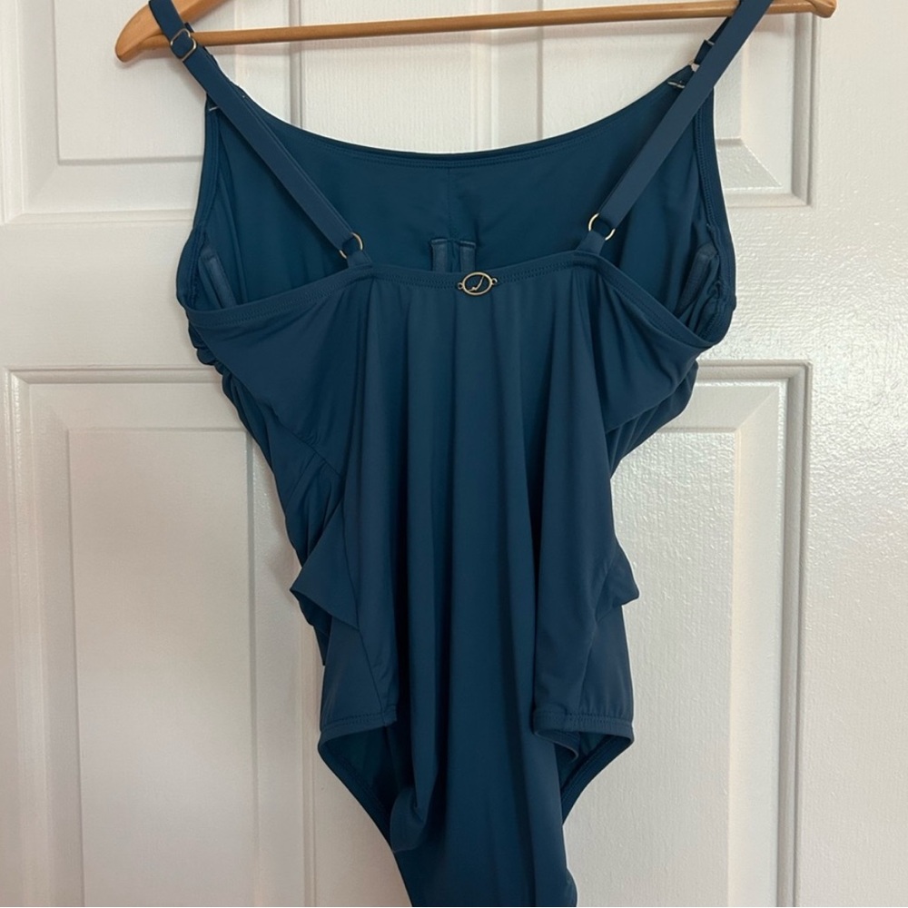 Elegant one piece Jantsen swimsuit bundle. - Picture 4 of 6